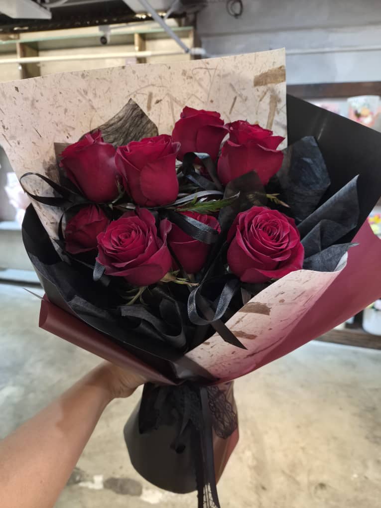 MY LOVE – 8 Stalks Roses Hand Wrapped Bouquet presenting vibrant red roses elegantly wrapped in kl.