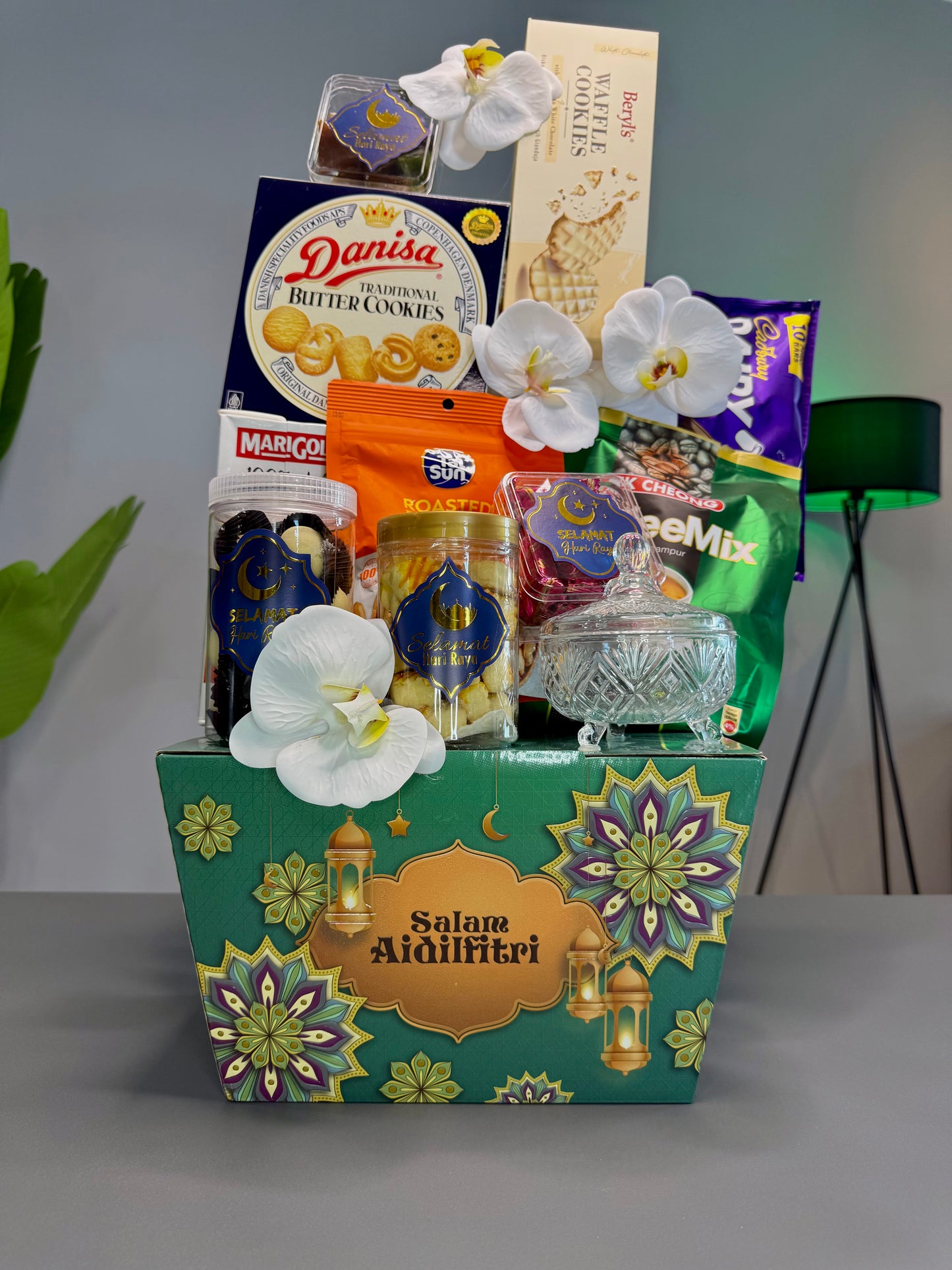 Raya Gift Basket - Festive Treats & Snacks Warisan Set