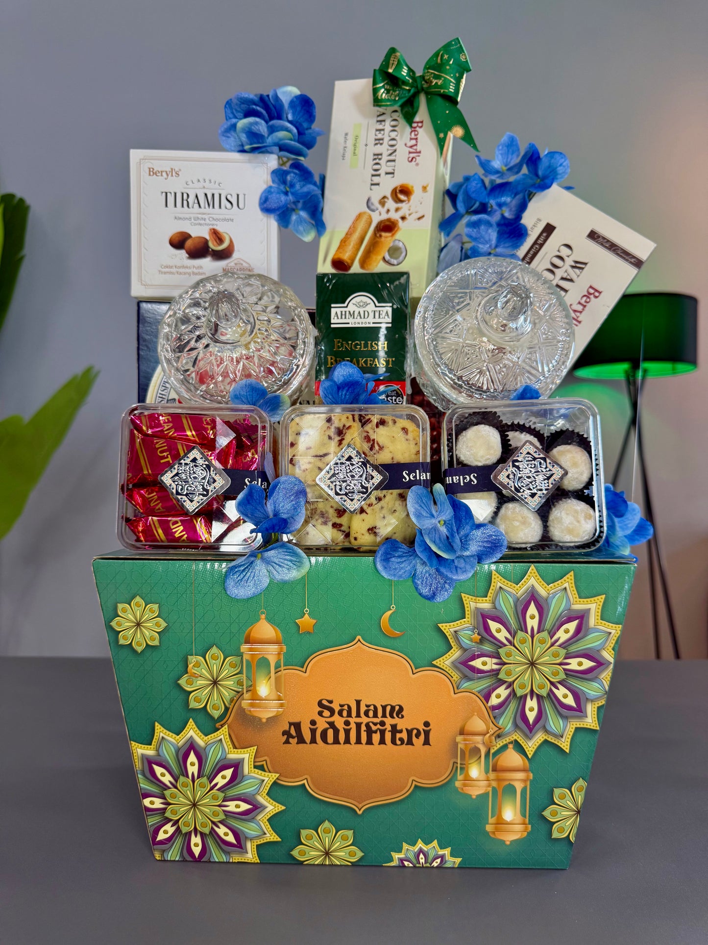 Lebaran Gift Basket - Festive Raya Treats & Gourmet Cookies